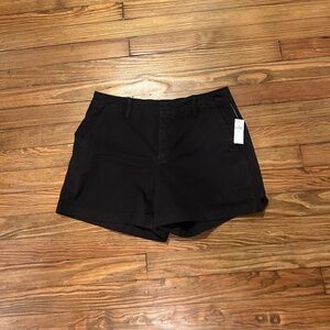 Gap 4inch downtown khaki short size 6